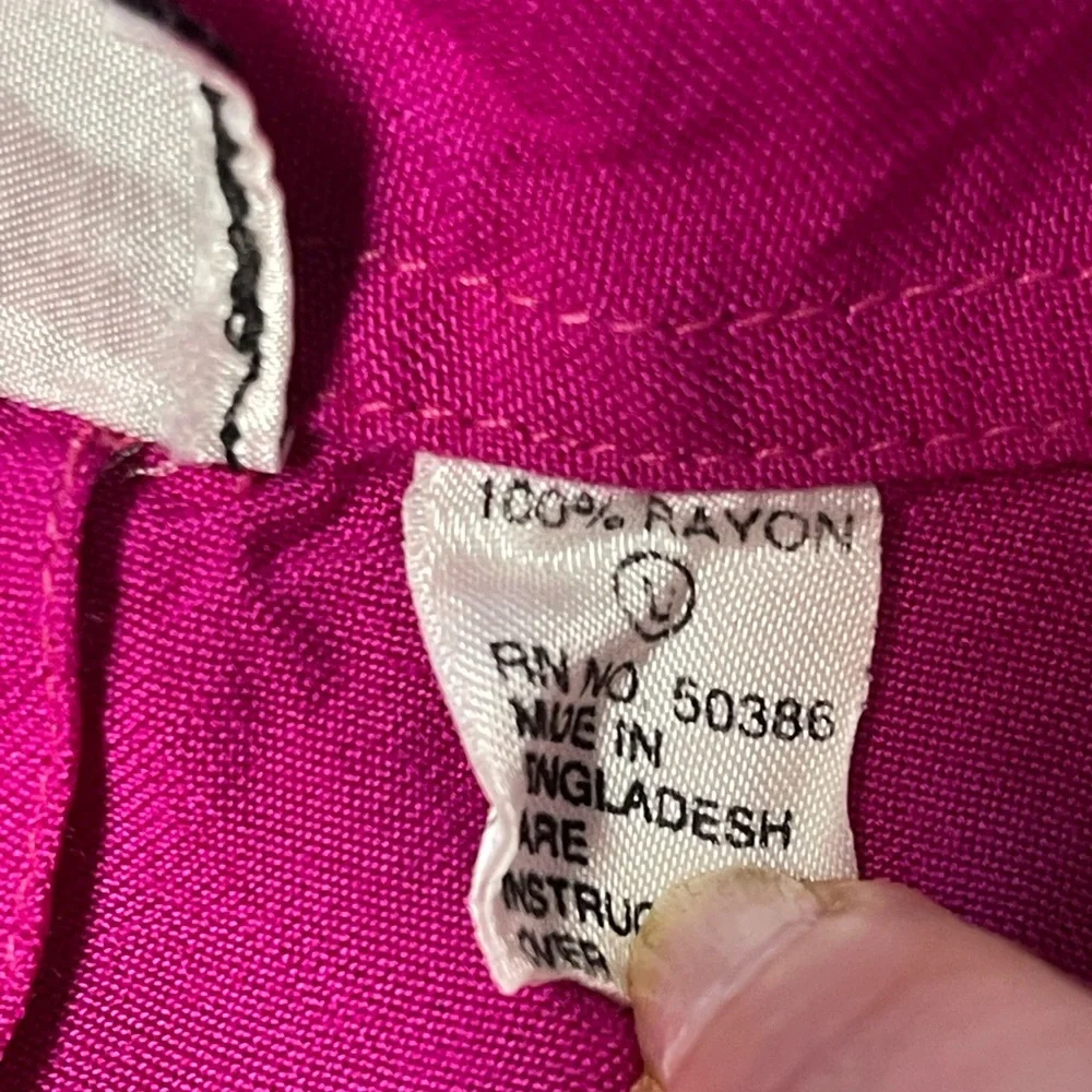 3/$30! ❤️Vintage 80s! Fuchsia, rayon blouse.  Great condition. M